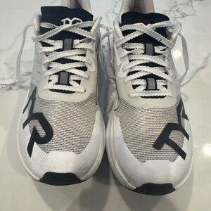TYR White and Black Valkyrie Elite Carbon Runners